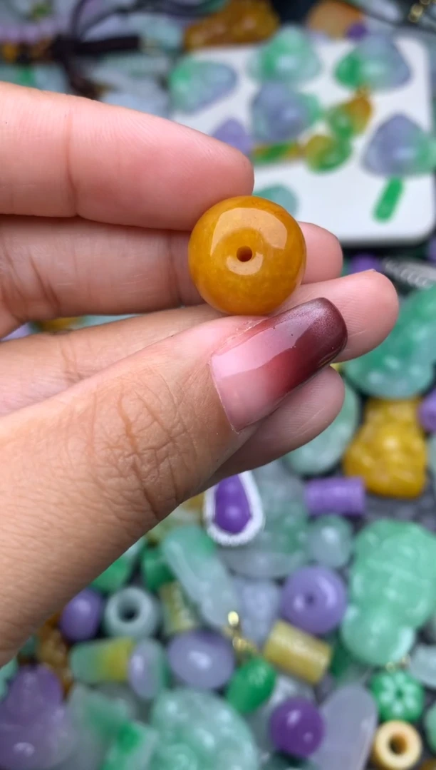 天然缅甸翡翠吊坠