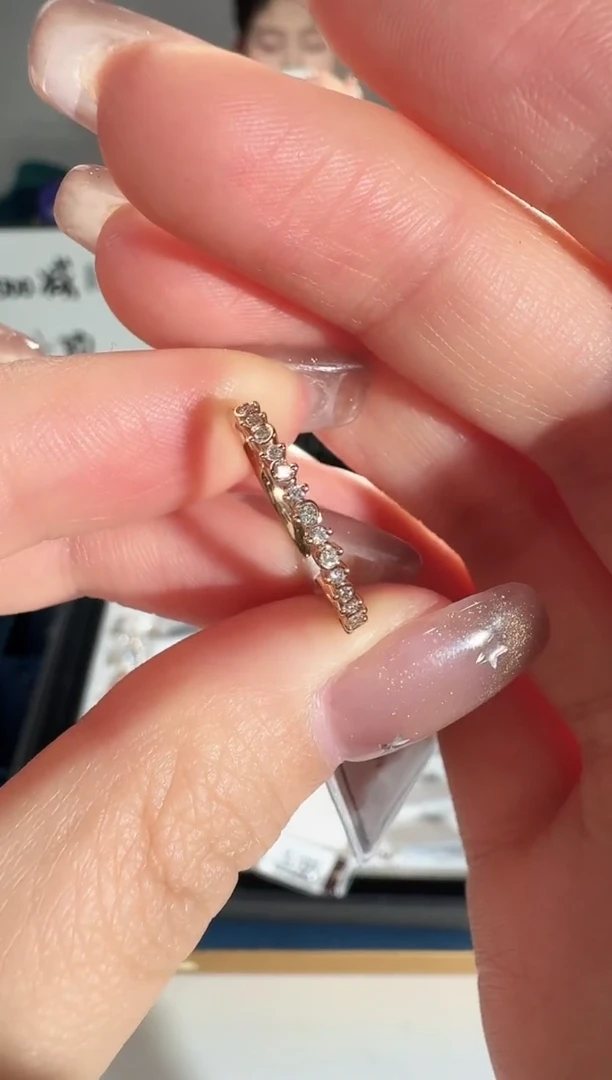 18K金镶嵌戒指/指环钻石1.1g