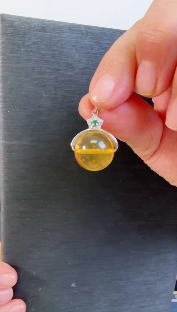 蜜蜡颈饰银S925镶嵌吊坠