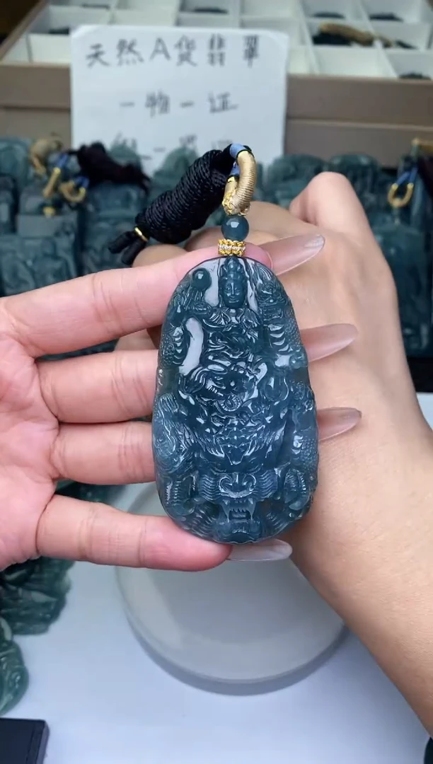 颈饰未镶嵌翡翠