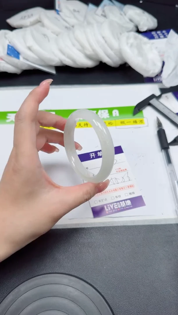 未镶嵌手镯石英质玉0113-556