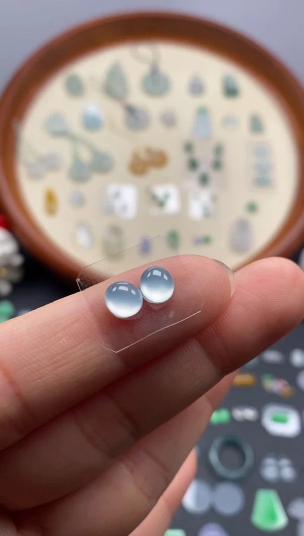 颈饰未镶嵌翡翠高冰蛋面1对/芬