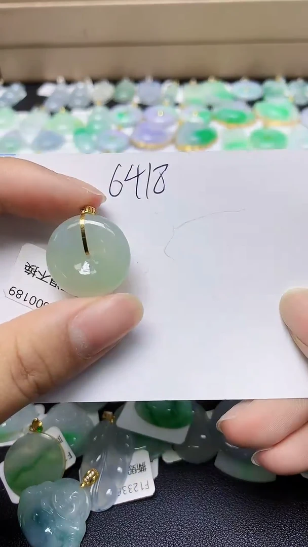 翡翠18K金镶嵌颈饰 天然缅甸翡翠A货