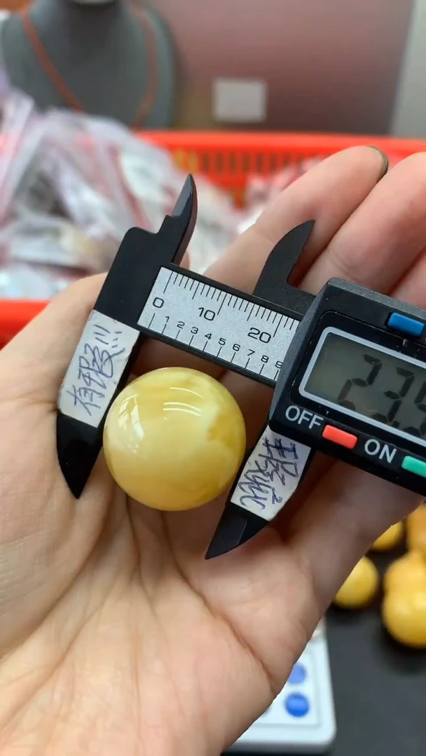 未镶嵌琥珀珠宝奇石1050