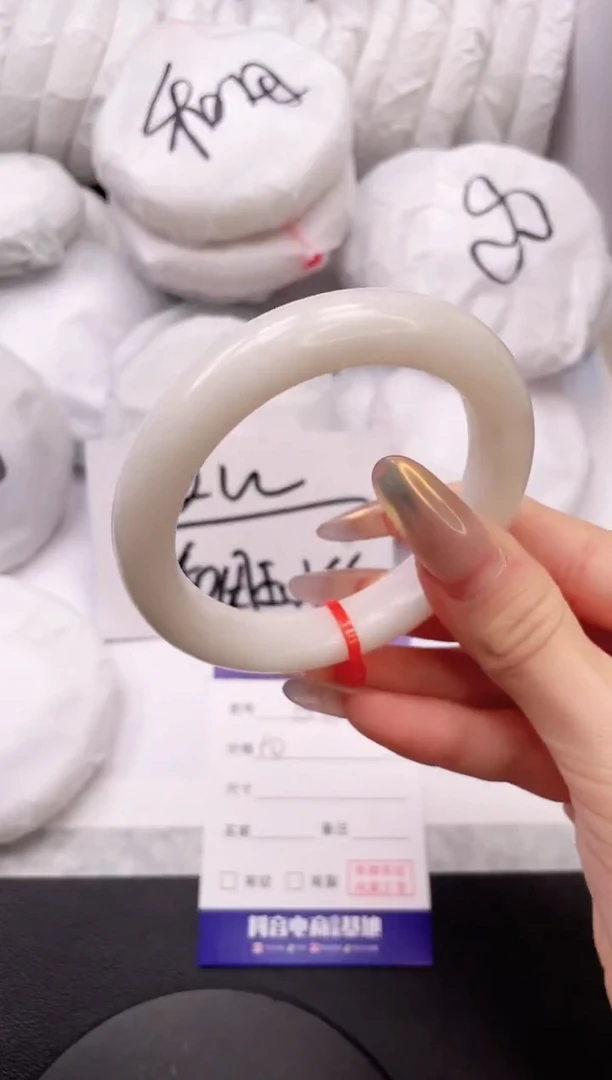 【闪购商品】和田玉手镯未镶嵌14K136-55