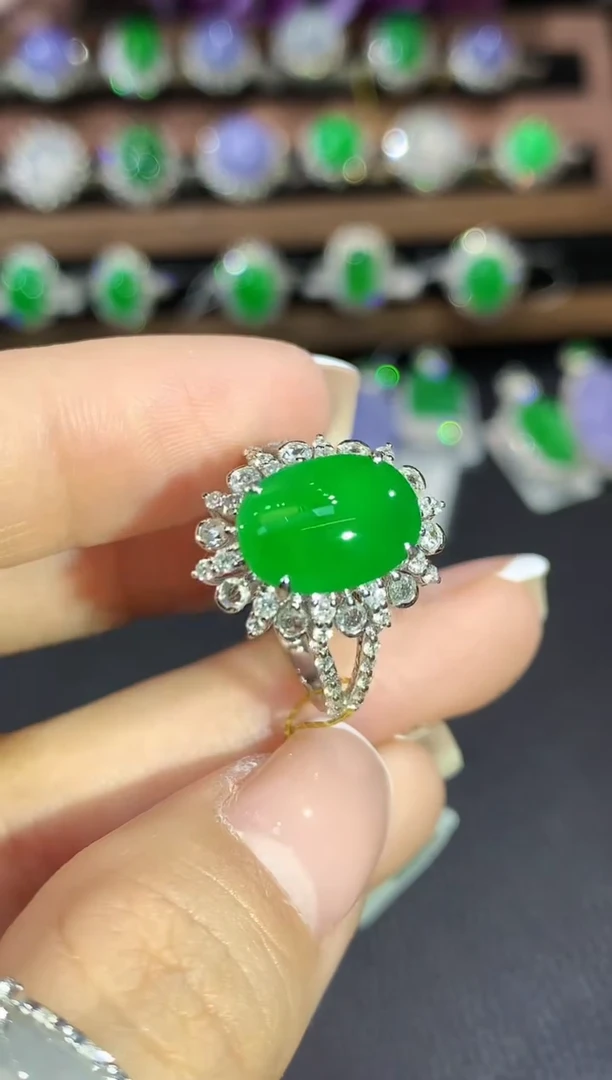 18K金镶嵌戒指翡翠A100