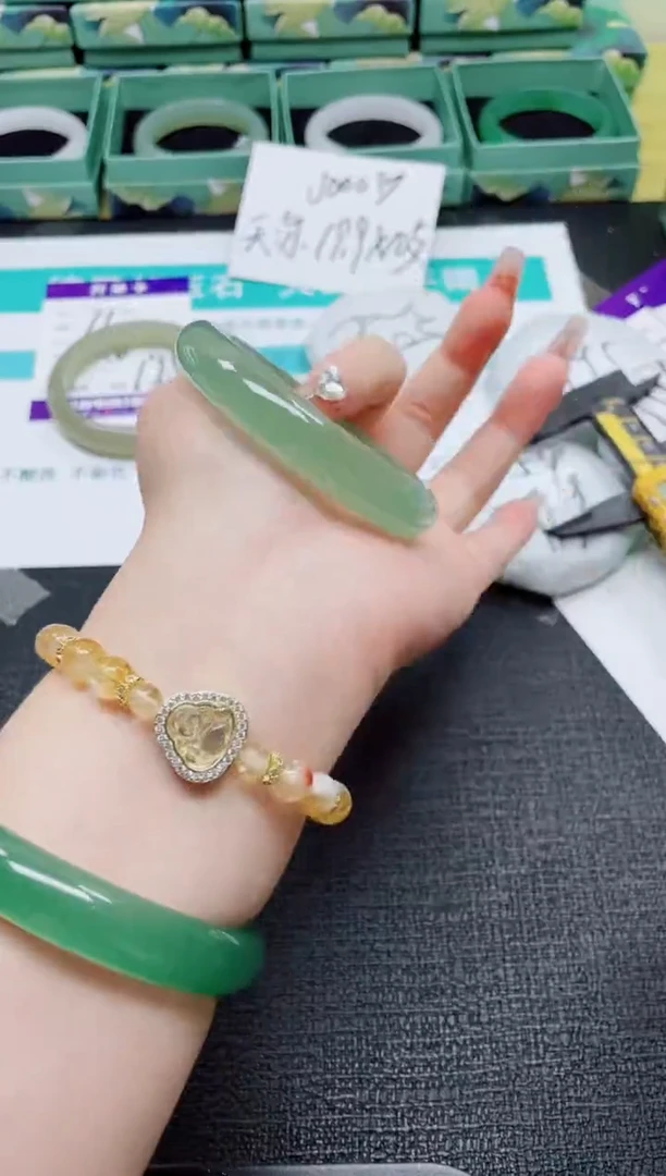 未镶嵌手镯石英质玉72-56