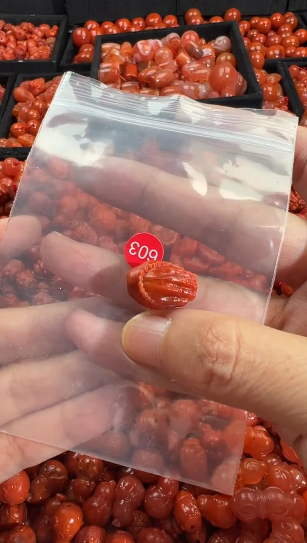 颈饰未镶嵌南红玛瑙1