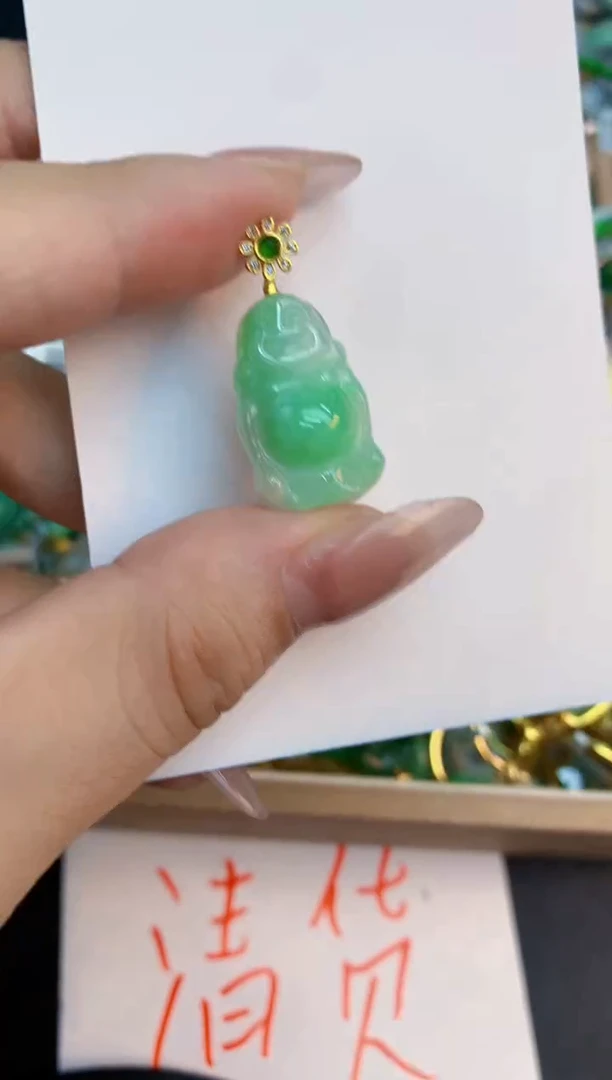 翡翠未镶嵌颈饰1