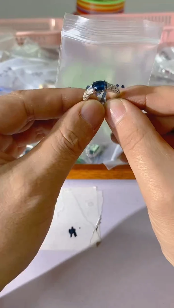 【闪购商品】水晶颈饰银S925镶嵌X424红宝，蓝宝，多样性发一件赠链