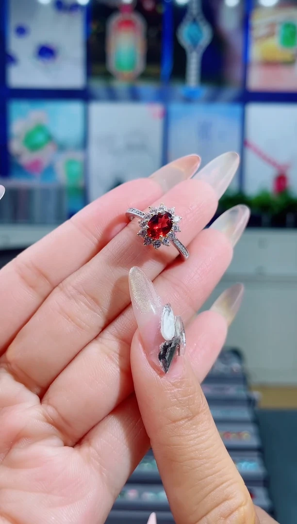 【闪购商品】石榴石戒指银S925镶嵌石榴石戒指