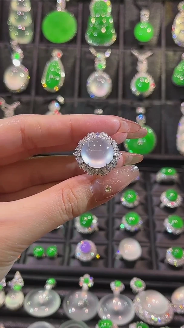 18K金镶嵌戒指翡翠戒指