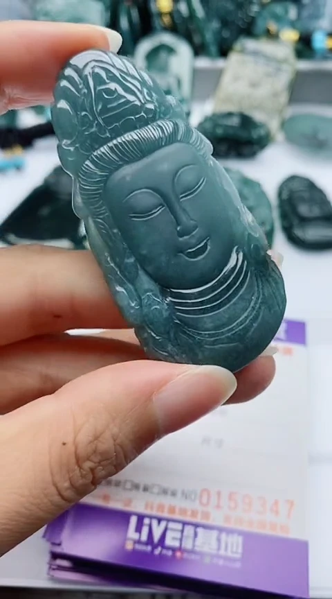 翡翠未镶嵌颈饰