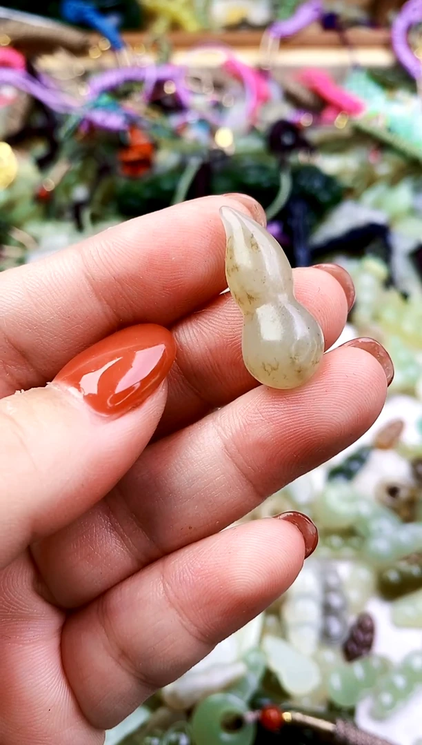 和田玉未镶嵌颈饰吊坠