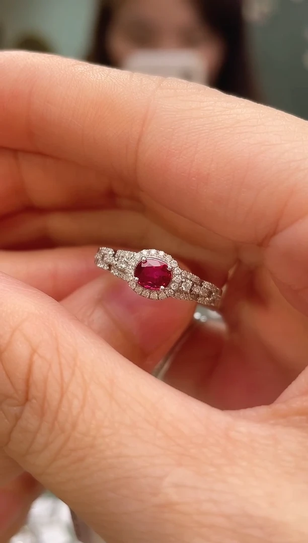 红宝石戒指18K金镶嵌主石：0.41ct