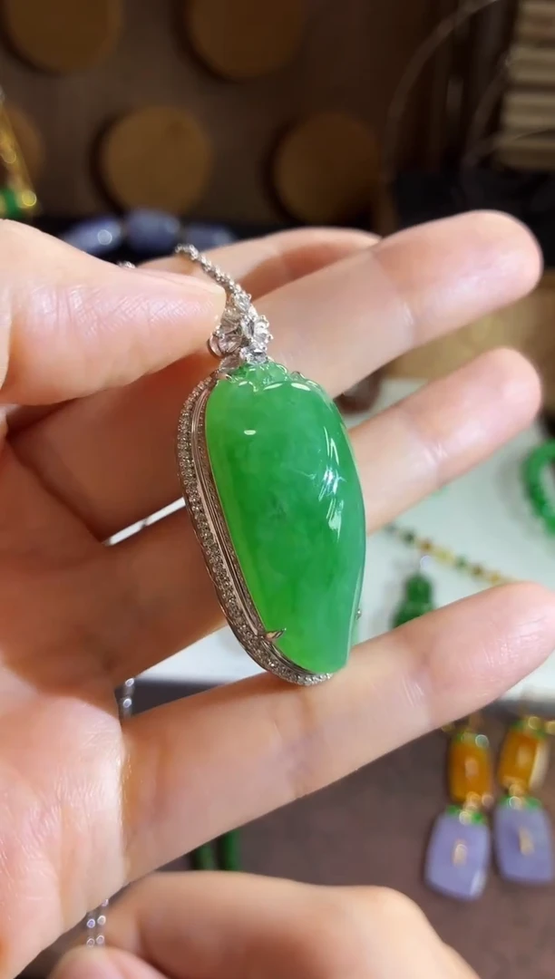 吊坠(不含链)18K金镶嵌翡翠吊坠