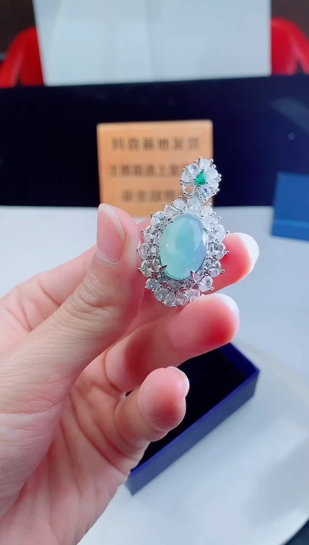 颈饰未镶嵌翡翠