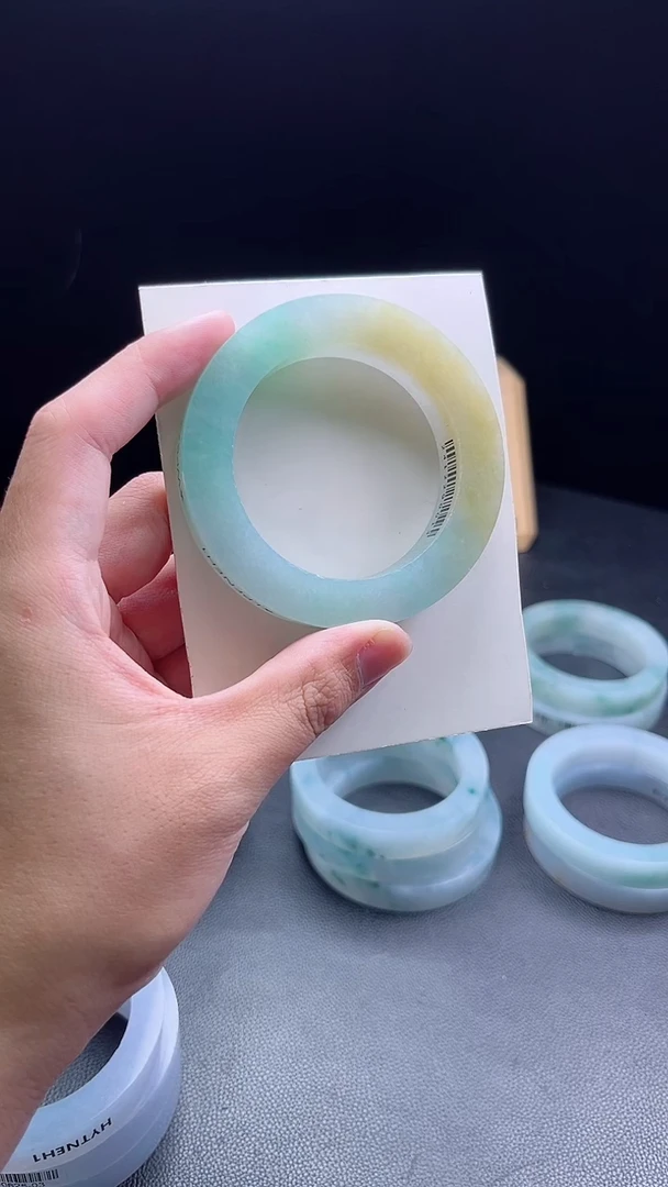 未镶嵌手镯定制翡翠小****?定制