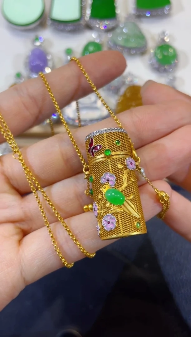 颈饰18K金镶嵌翡翠团购26