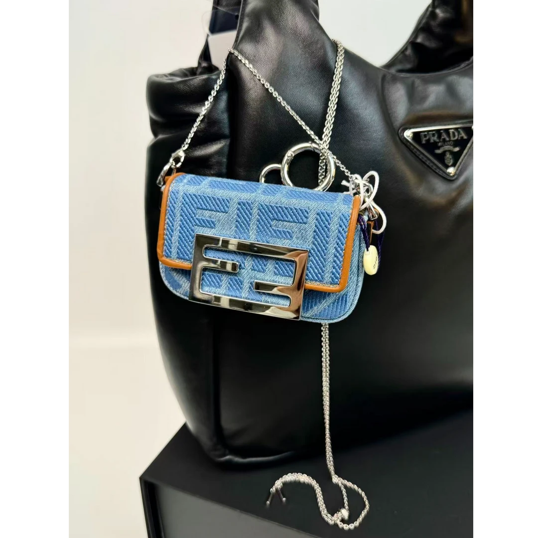 95新 FENDI/芬迪 【小考拉】FENDI 蓝色单宁Nano baguette斜挎包