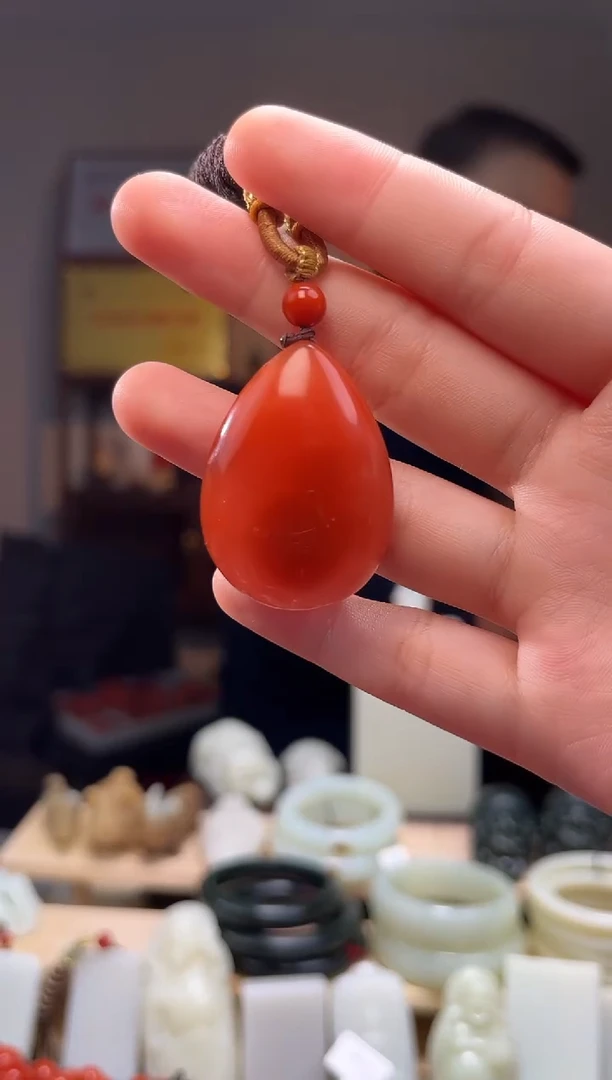 颈饰未镶嵌南红玛瑙吊坠