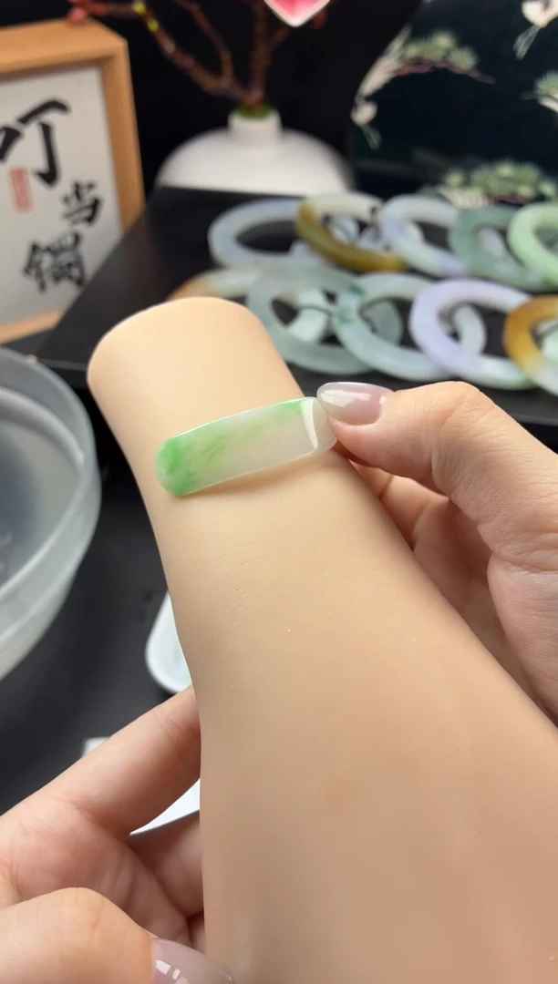 翡翠未镶嵌颈饰50号手牌