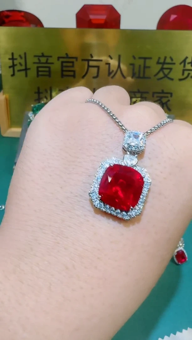 颈饰18K金镶嵌红宝石1