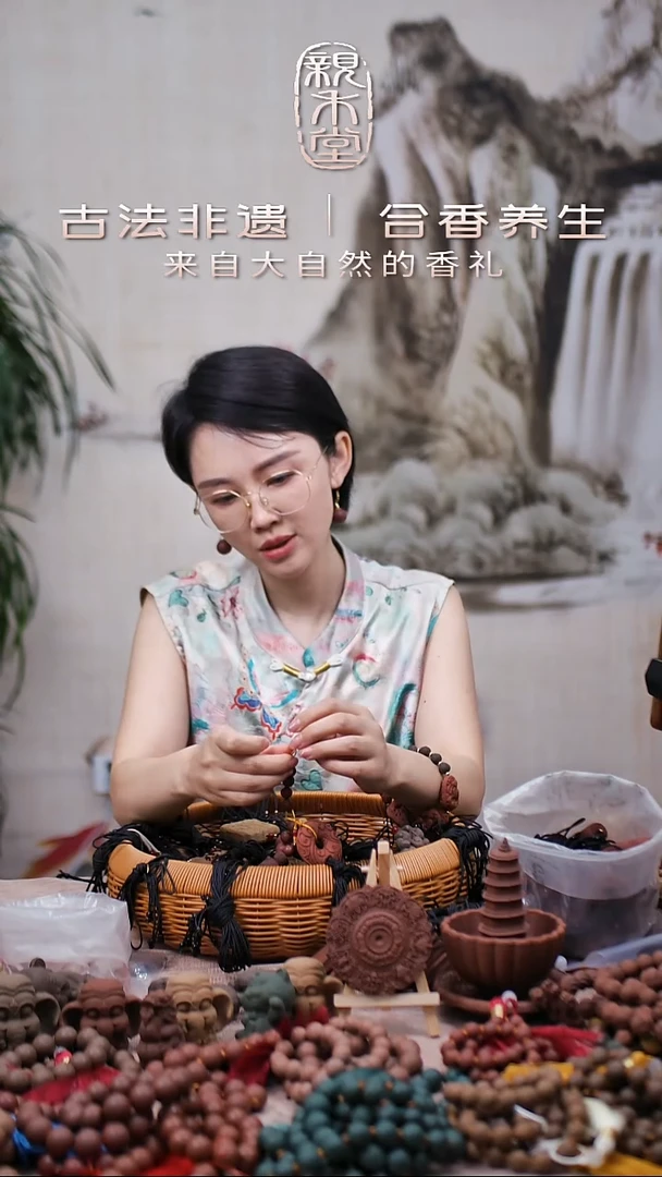 木J***宝息肌丸 多宝手持加红麝平安扣活扣设计款加红麝珠子
