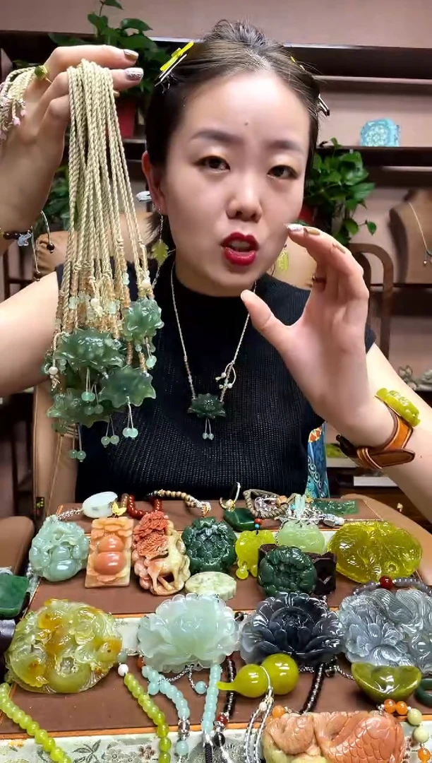 未镶嵌岫玉吊坠多样性发货发其中之一