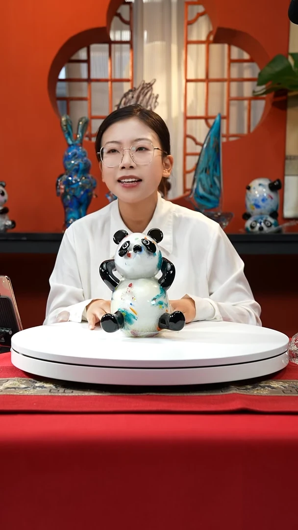 手工艺品琉璃大熊猫