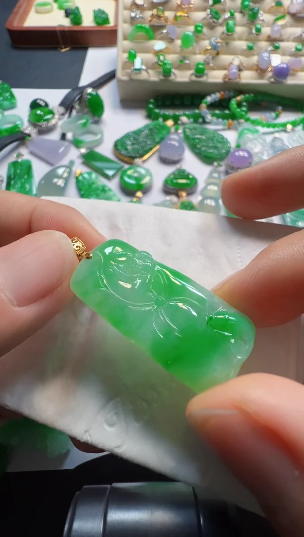 吊坠(不含链)18K金镶嵌翡翠4680