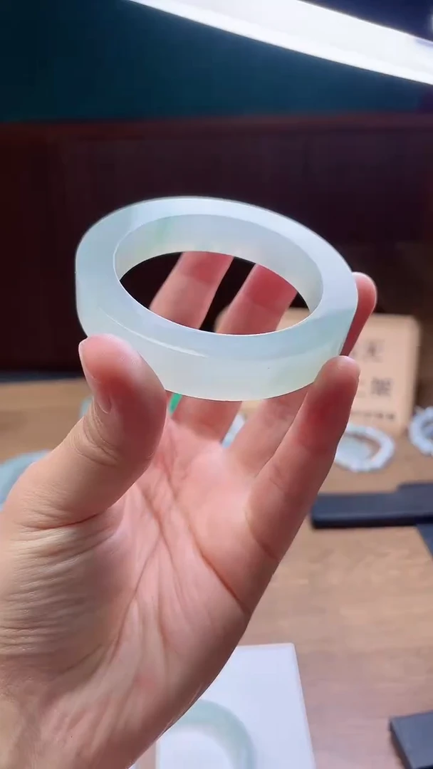 定制翡翠手镯未镶嵌卫*宝定制