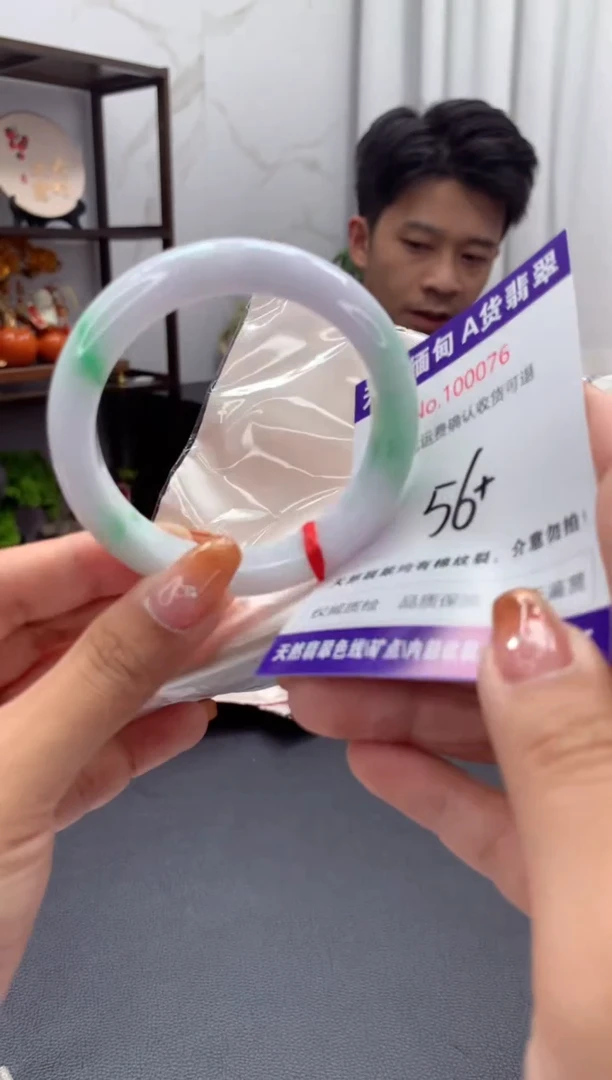 未镶嵌手镯翡翠有纹，完美者勿拍