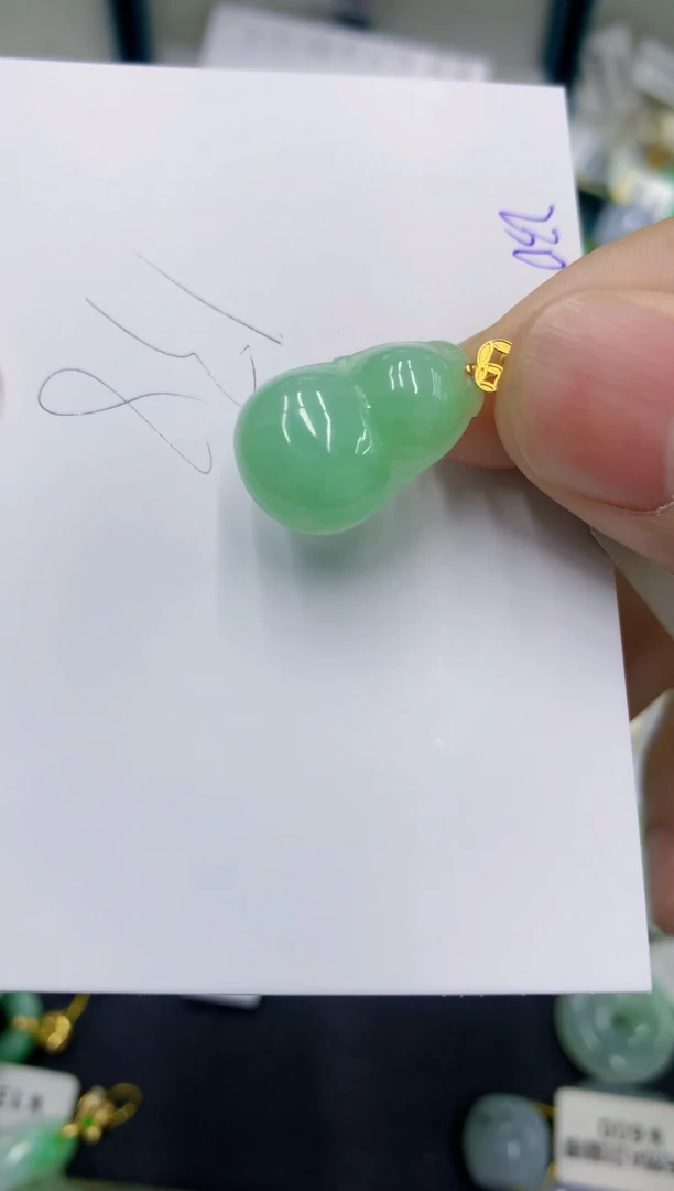 颈饰18K金镶嵌翡翠111111111111