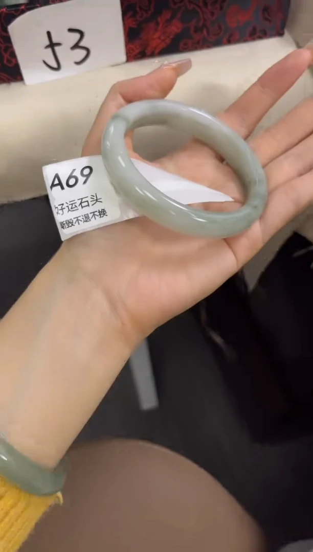 未镶嵌手镯石英质玉a69