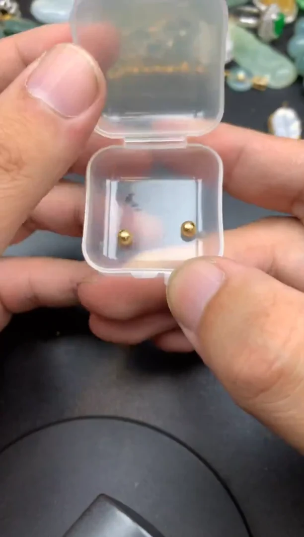 颈饰未镶嵌翡翠L****f单珠4mm