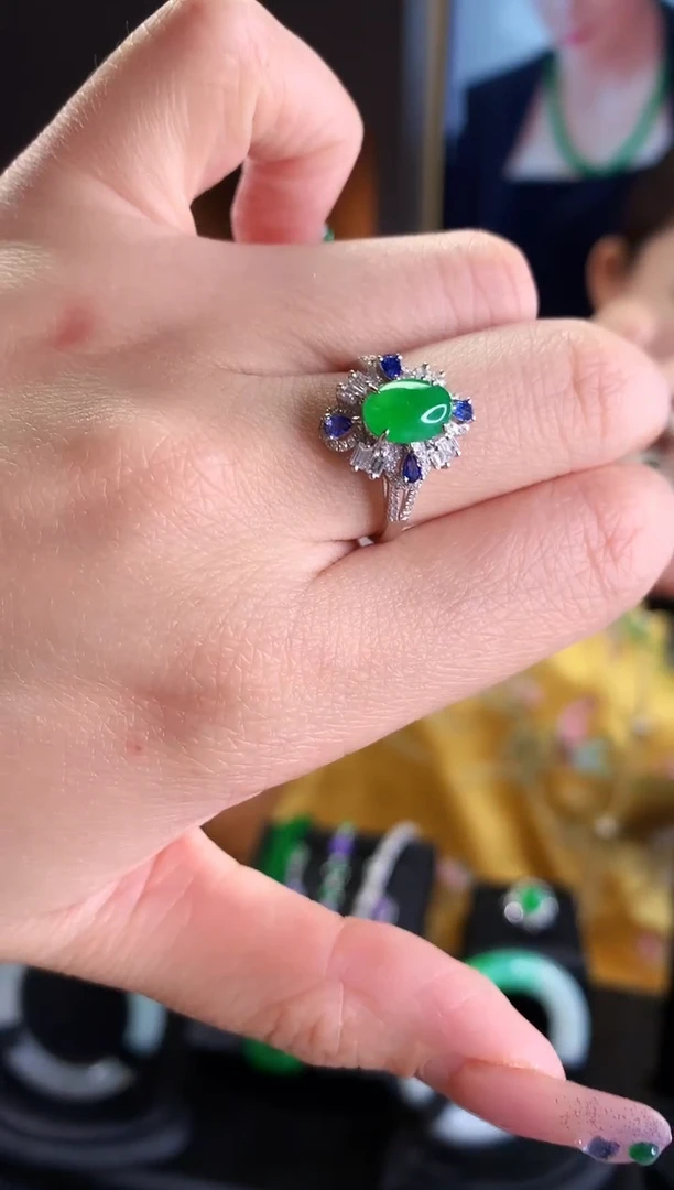 【闪购商品】翡翠戒指18K金镶嵌蛋面