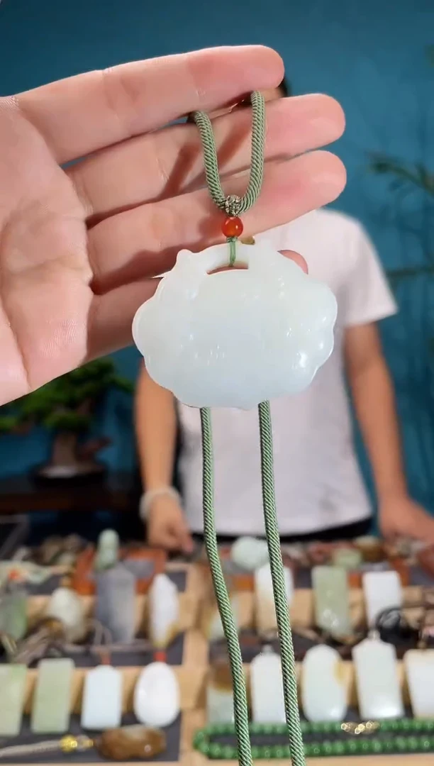 和田玉未镶嵌颈饰1