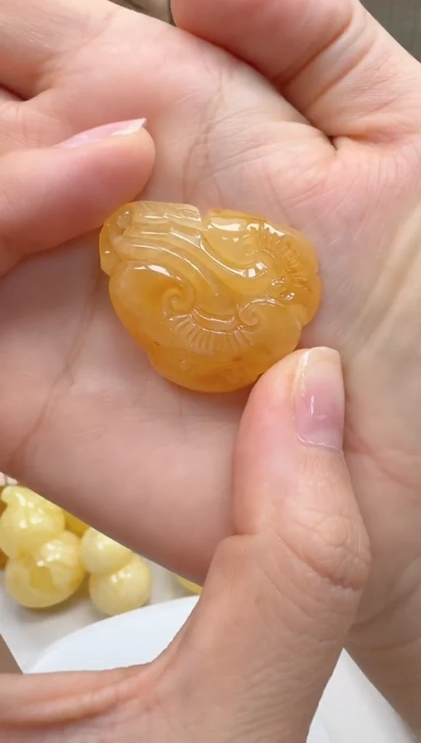 裸石琥珀未镶嵌如图