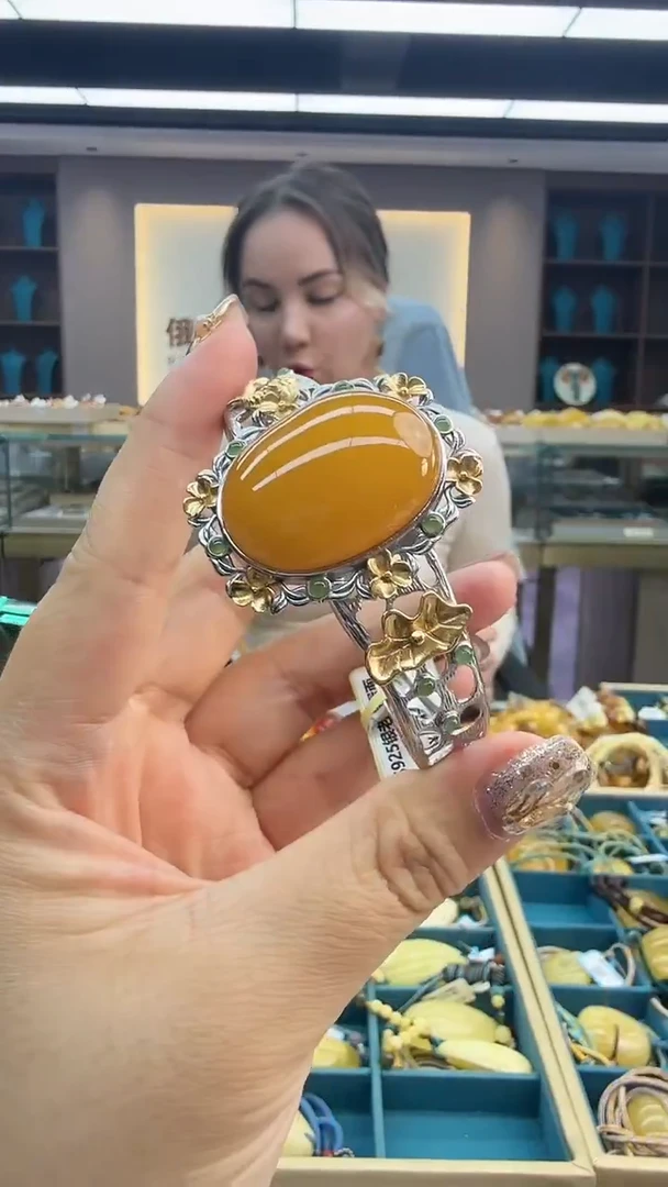 未镶嵌琥珀手镯44秒拍号 假一罚三