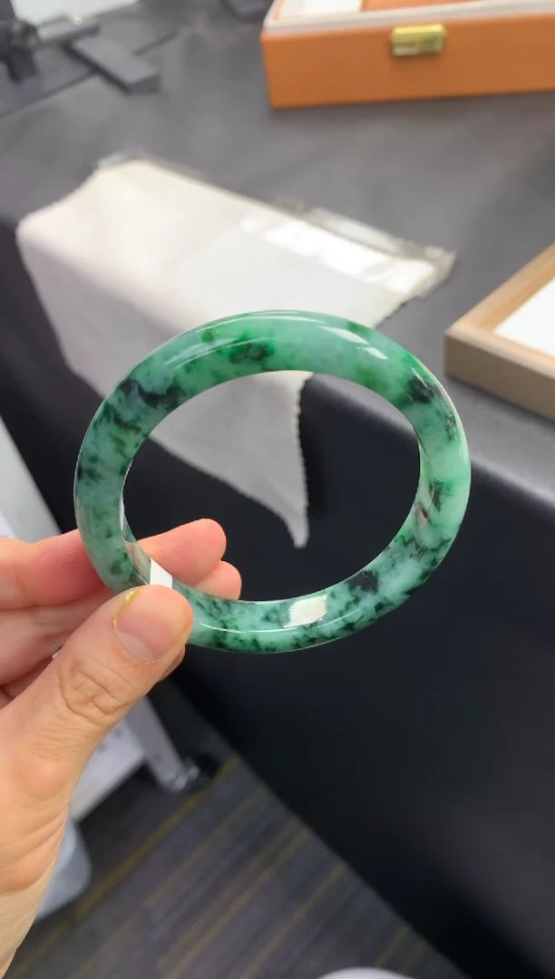 未镶嵌手镯翡翠退货需手镯吊牌标签完好