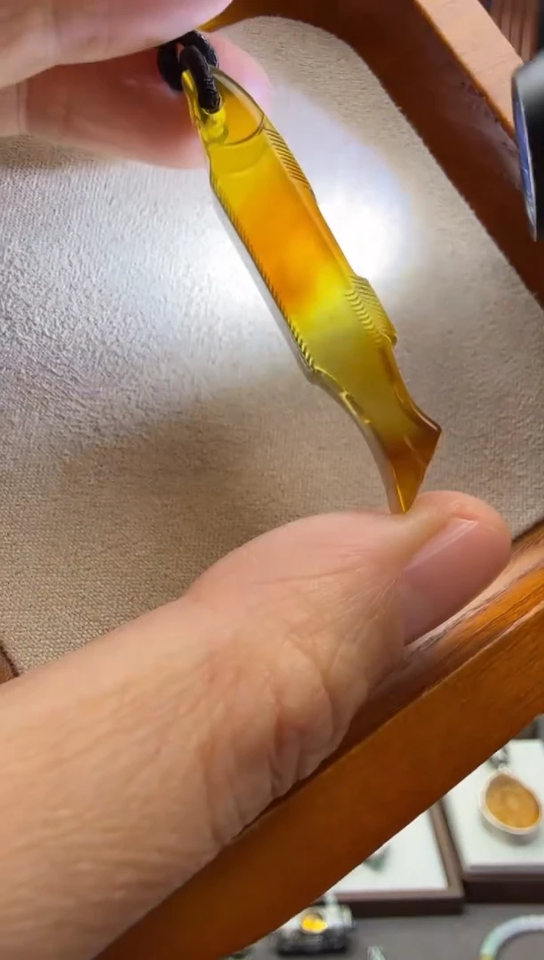 琥珀颈饰未镶嵌鱼手机挂