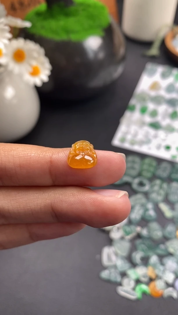 颈饰未镶嵌翡翠黄翡财神