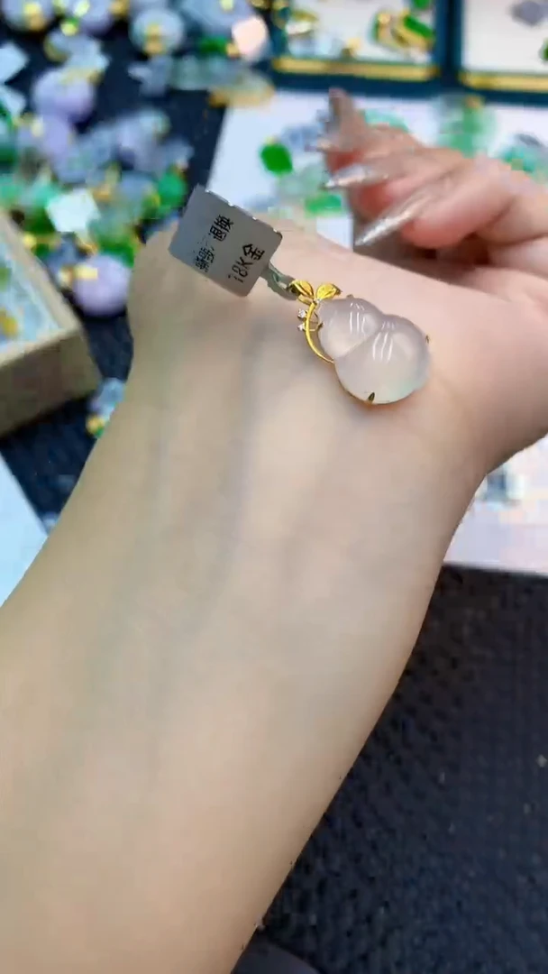 颈饰18K金镶嵌翡翠1