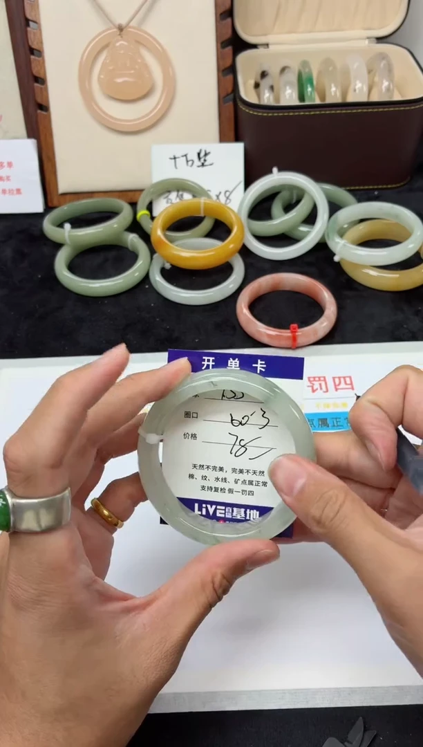 未镶嵌手镯石英质玉153