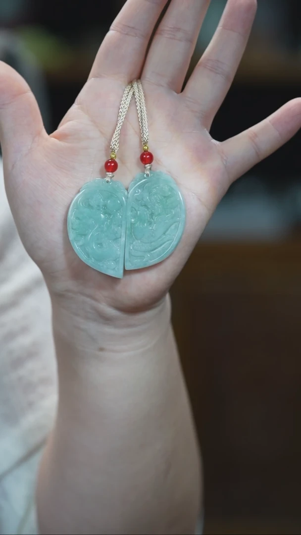 颈饰未镶嵌翡翠龙凤佩