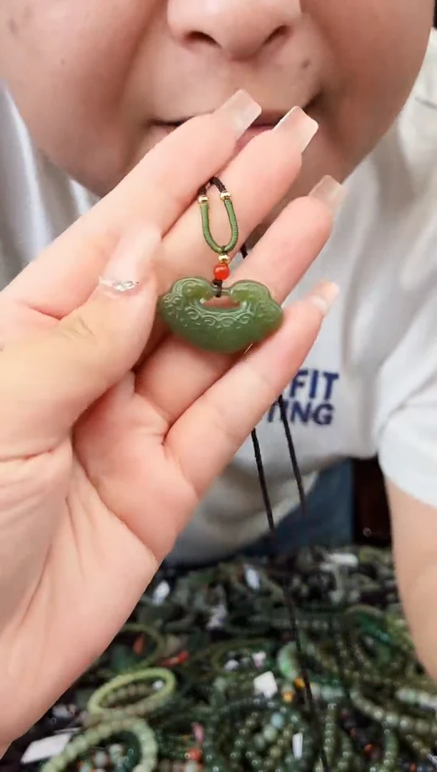 和田玉未镶嵌颈饰拍一发一