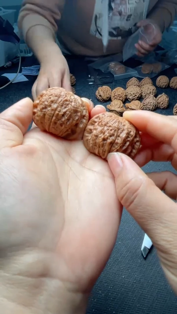 把件文玩核桃w197  血麒麟 41尺