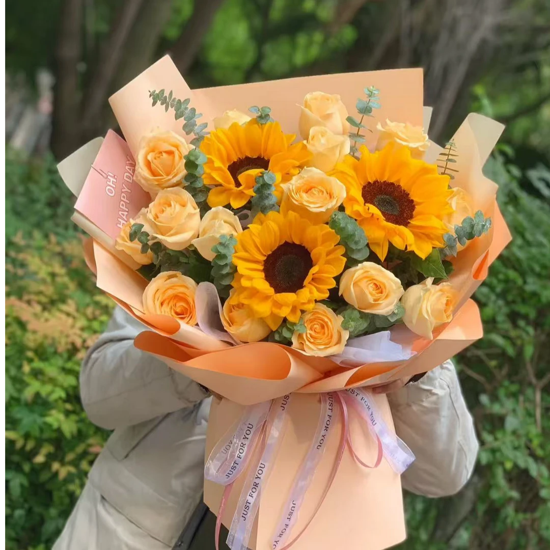 套餐05 香槟玫瑰10支+中花向日葵3支+橙色六出花一把