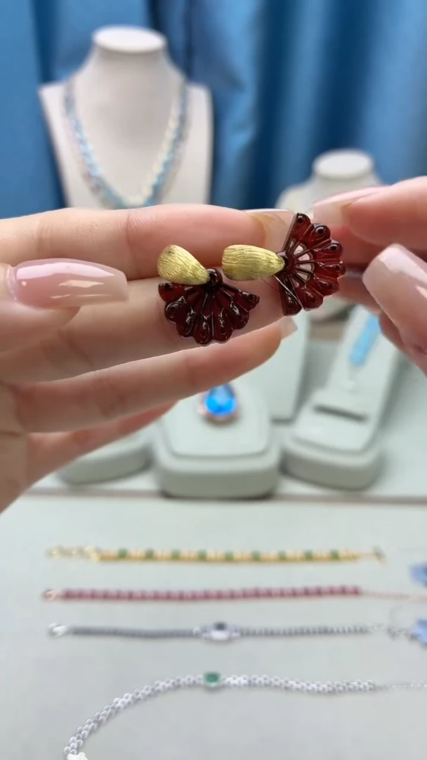 血珀银S925镶嵌耳饰245JH0102产品一个（多样性）